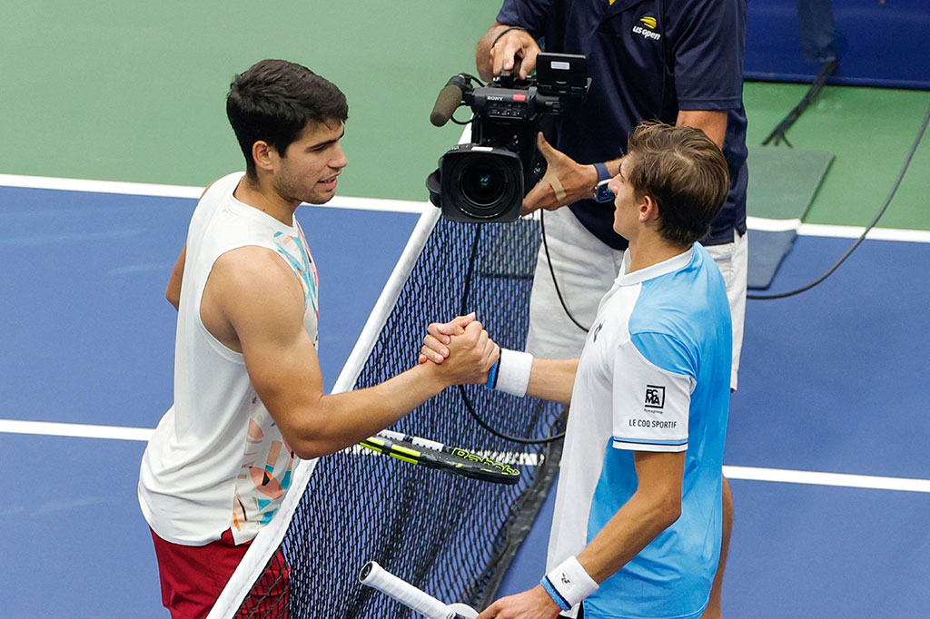Alcaraz melaju setelah meraih kemenangan straight game atas petenis Italia Matteo Arnaldi 6-3, 6-3, 6-4 di Stadion Arthur Ashe.