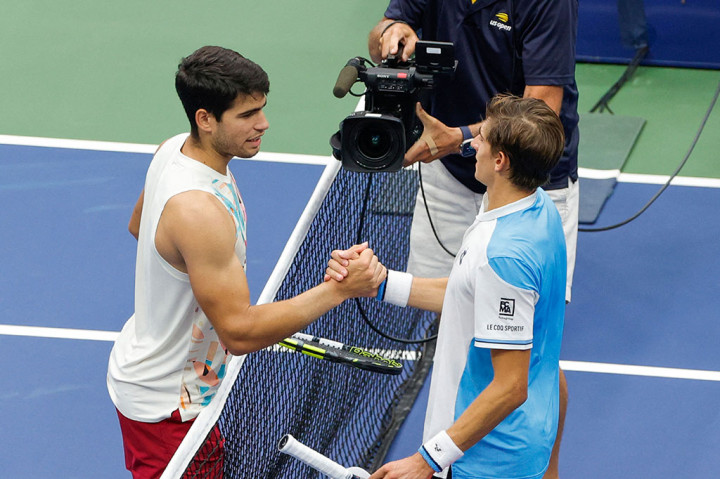 Alcaraz melaju setelah meraih kemenangan straight game atas petenis Italia Matteo Arnaldi 6-3, 6-3, 6-4 di Stadion Arthur Ashe.
