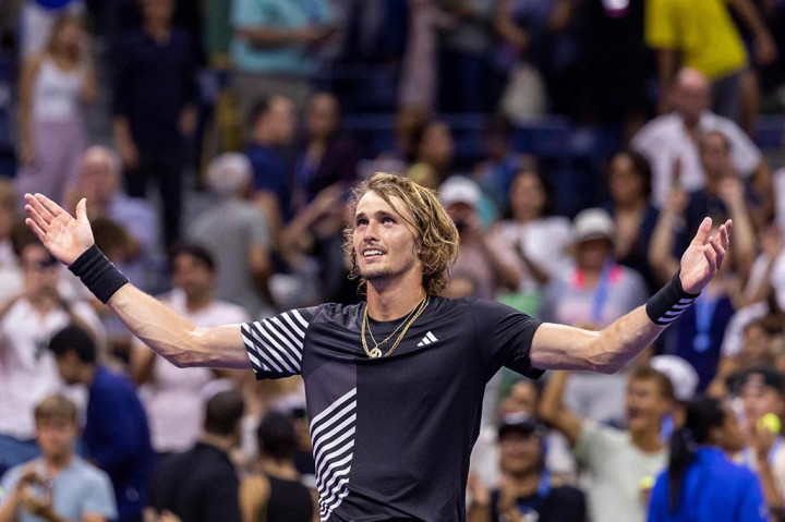 Zverev yang berusia 26 tahun memiliki rekor 3-2 melawan petenis nomor satu dunia Alcaraz, memenangkan satu-satunya pertemuan Grand Slam mereka di perempat final Prancis Terbuka 2022, dan mendapatkan kembali performa terbaiknya. 