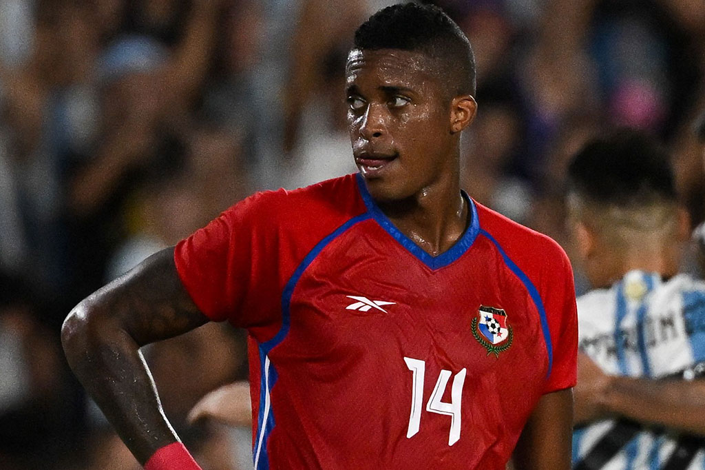  Nasib tragis dialami bek tim nasional Panama Gilberto Hernandez. Hernandez ditembak mati oleh orang-orang bersenjata tak dikenal di Kota Colon, Karibia.