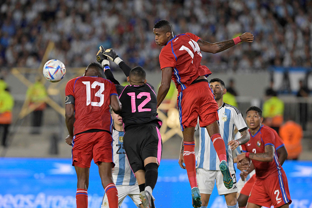 “FEPAFUT menyampaikan belasungkawa kepada keluarga dan orang-orang terkasihnya, serta kepada seluruh keluarga sepak bola CAI dan Panama,” katanya. 