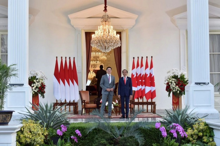 Dalam pengantar pertemuan bilateral, Presiden Joko Widodo menyampaikan harapannya agar kemitraan strategis ASEAN-Kanada akan memperkuat kerja sama kawasan dengan Kanada.