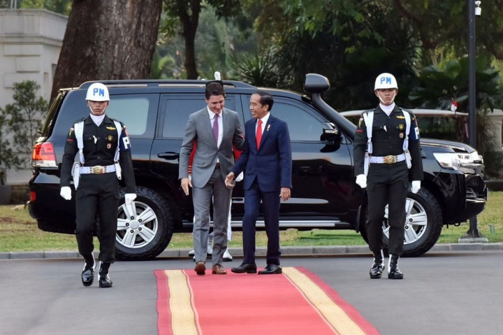 Presiden Joko Widodo menerima Perdana Menteri Kanada Justin Trudeau di Istana Kepresidenan Jakarta, Selasa, 5 September 2023 petang, usai memimpin sejumlah sesi Konferensi Tingkat Tinggi ke-43 ASEAN di Jakarta Convention Center (JCC) Jakarta.