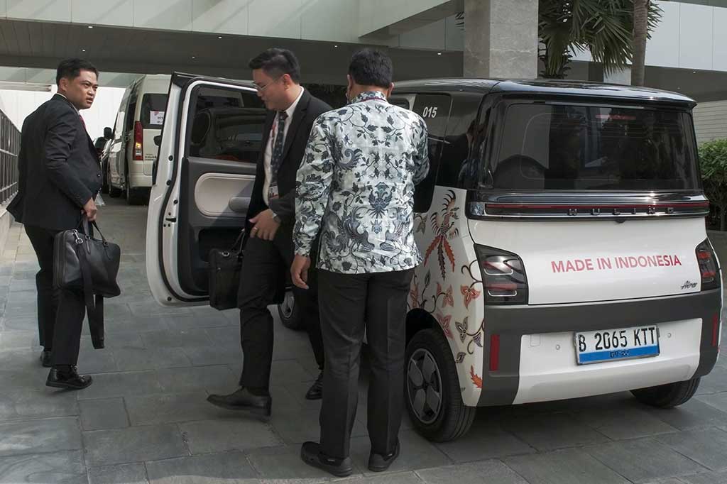 Kenyamanan kabin merupakan salah satu keunggulan yang dapat dirasakan oleh para delegasi dan partisipan saat berkendara dengan Air ev. Meskipun dengan ukuran bodi yang compact, Air ev mampu memuat sebanyak 4 orang. Selain itu, kendaraan listrik ini juga mudah dikendarai sehingga para delegasi dapat dengan mudah pergi menuju lokasi kegiatan.