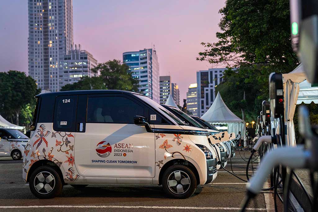 Pengisian daya yang mudah menjadi keunggulan lain dari Wuling Air ev. Untuk mendukung gelaran ini, Wuling turut menyediakan Wuling Senayan Pool sebagai sarana untuk pengisian daya serta pelayanan dan perawatan. Di sini, tim Aftersales Wuling akan siaga untuk memantau dan memastikan kondisi seluruh unit yang berpartisipasi dalam perhelatan KTT ASEAN 2023 Jakarta dalam kondisi prima.