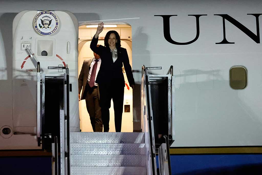 Wakil Presiden Amerika Serikat Kamala Harris tiba di Bandara Internasional Soekarno-Hatta, Tangerang, Provinsi Banten, Selasa, 5 September 2023, untuk menghadiri rangkaian Konferensi Tingkat Tinggi (KTT) ke-43 ASEAN di Jakarta.