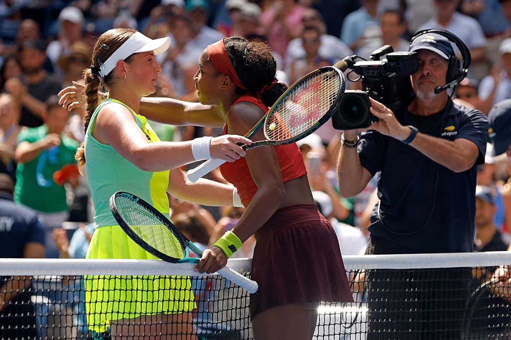 Unggulan keenam dari Amerika, Gauff, mendominasi unggulan ke-20 asal Latvia Ostapenko dari awal hingga akhir, dan menang dengan skor 6-0, 6-2 hanya dalam waktu 1 jam 8 menit.