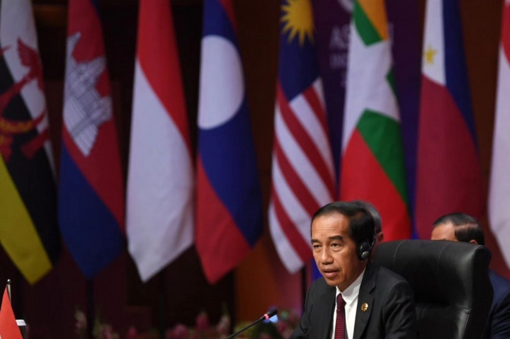 Presiden Joko Widodo menyatakan kemitraan ASEAN dan Korea Selatan pada masa depan tercapai jika stabilitas kawasan terjaga, ketegangan dan persaingan berkurang, dan kepercayaan strategis semakin kuat.