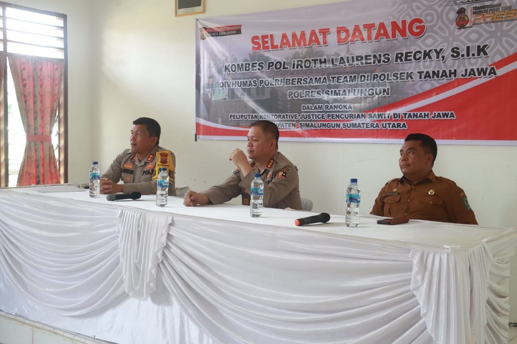 Untuk pertama kalinya dalam sejarah sebanyak 70 perkara diselesaikan dengan restorative justice secara massal di wilayah hukum Polres Simalungun, Sumatra Utara. Keberhasilan restorative justice tersebut berkaitan dengan pencurian tandan buah segar.
