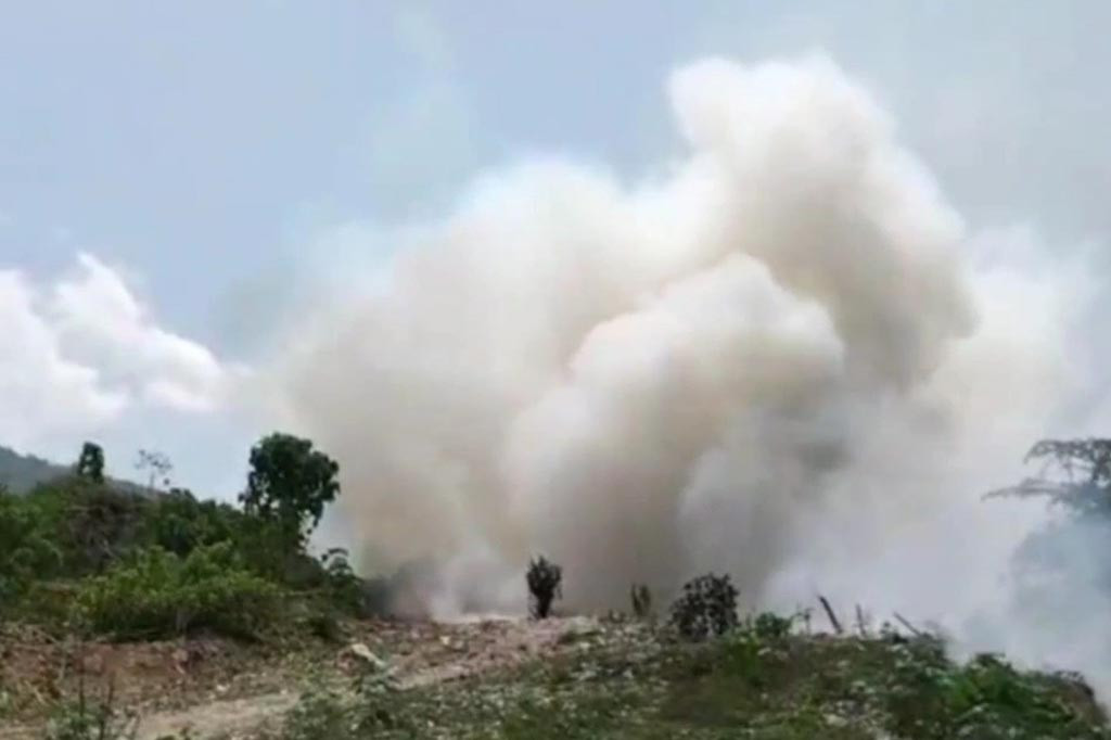 Akibat kemarau berkepanjangan, kebakaran lahan marak terjadi di berbagai daerah. Di Mamuju, Sulawesi Barat misalnya, kebakaran lahan terjadi di Kompleks Kantor Gubernur Sulbar yang diduga akibat pembakaran sampah, pada Rabu, 6 September 2023. Kebakaran mengakibatkan sejumlah pegawai panik dan berupaya memadamkan api dengan peralatan seadanya.