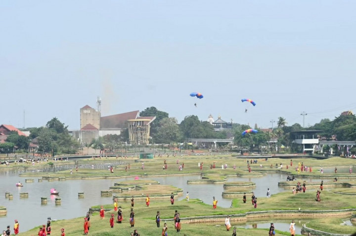 Sambil menunjukkan versi mini kepulauan di Indonesia itu, Iriana berharap para pendamping pemimpin ASEAN dan mitra dapat berkeliling secara langsung ke seluruh daerah di Indonesia.