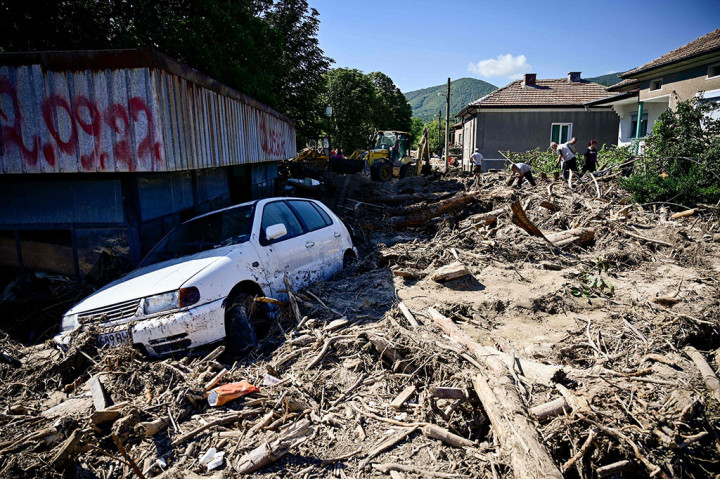 Sebelumnya pada hari yang sama, jenazah seorang pria ditemukan di laut, sementara seorang pria lainnya, seorang pekerja konstruksi berusia 61 tahun, ditemukan tewas pada hari Selasa, 5 September.