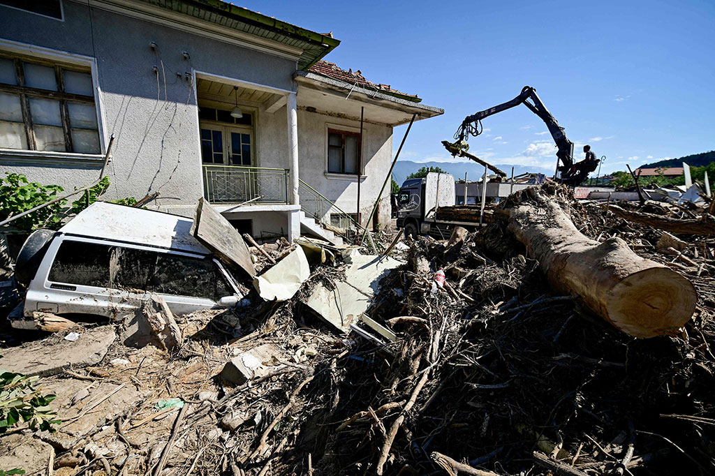 Menurut kepala pemadam kebakaran Alexandar Dzhartov, hujan tersebut merupakan yang terberat sejak 1994 dengan jumlah hujan yang turun dalam 24 jam sama banyaknya dengan biasanya dalam beberapa bulan.