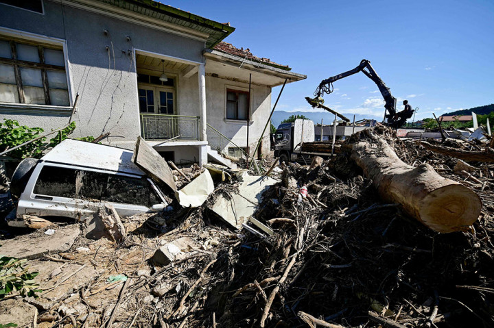 Menurut kepala pemadam kebakaran Alexandar Dzhartov, hujan tersebut merupakan yang terberat sejak 1994 dengan jumlah hujan yang turun dalam 24 jam sama banyaknya dengan biasanya dalam beberapa bulan.