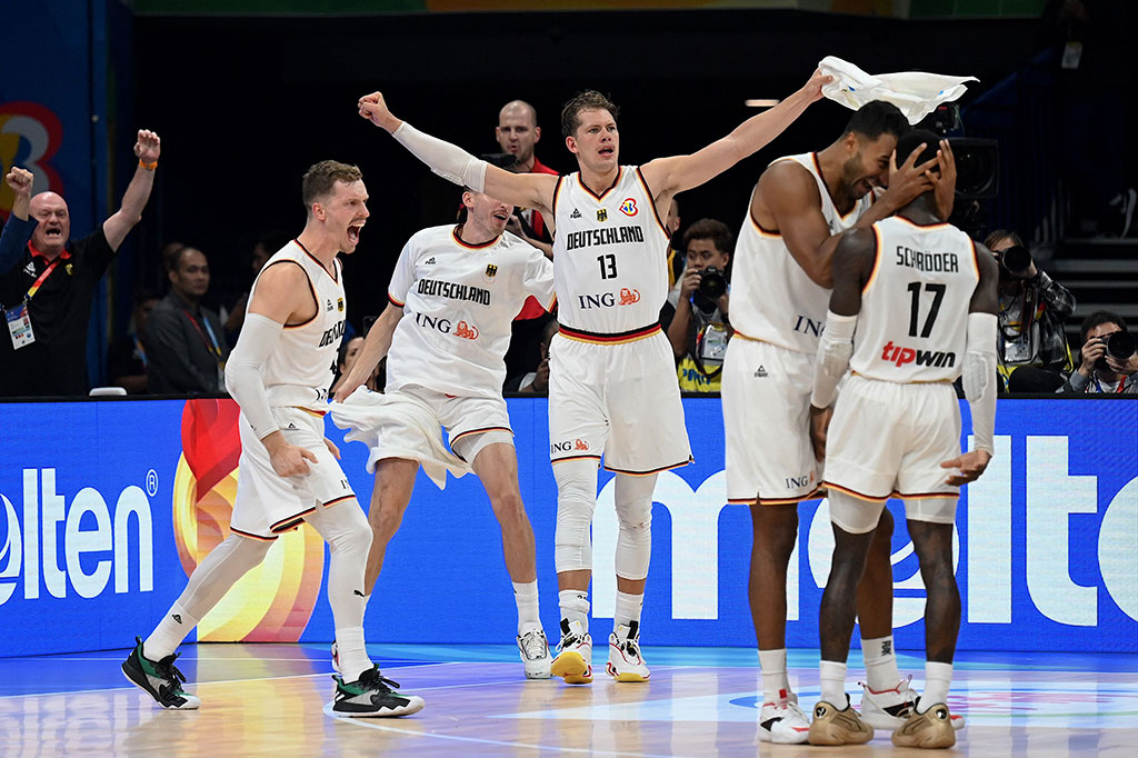 Jerman memulai kuarter keempat dengan sangat baik, dan akhirnya berhasil menang dengan selisih tipis 79-81.