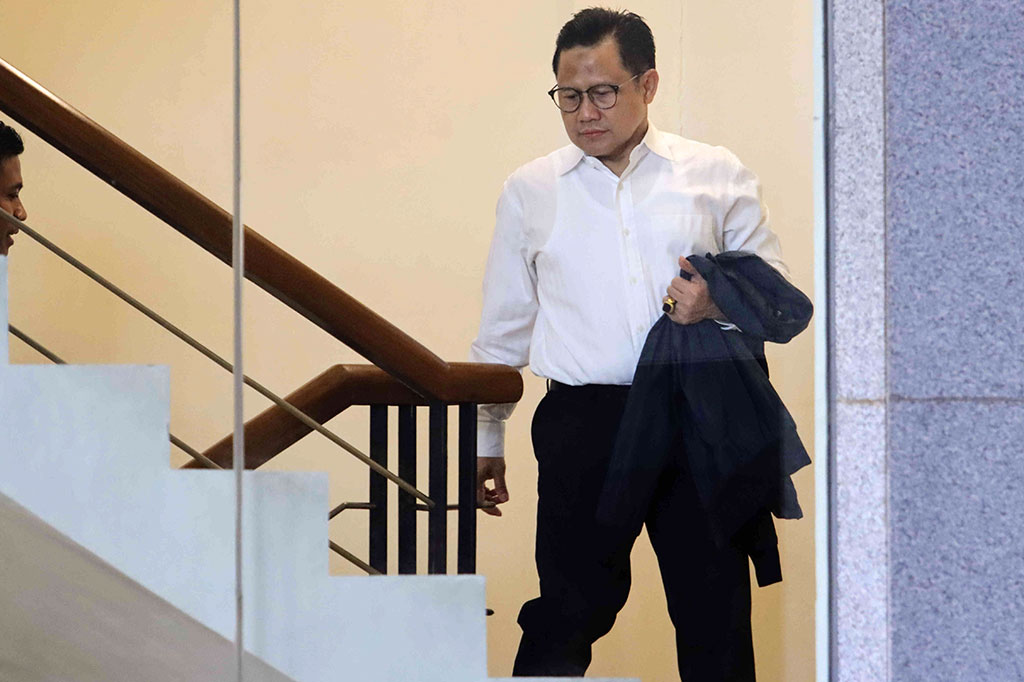 Kemudian, politikus PDI Perjuangan (PDIP) Masinton Pasaribu mempertanyakan pemanggilan Cak Imin oleh KPK. Toh, kasus ini diduga terjadi pada 2012.