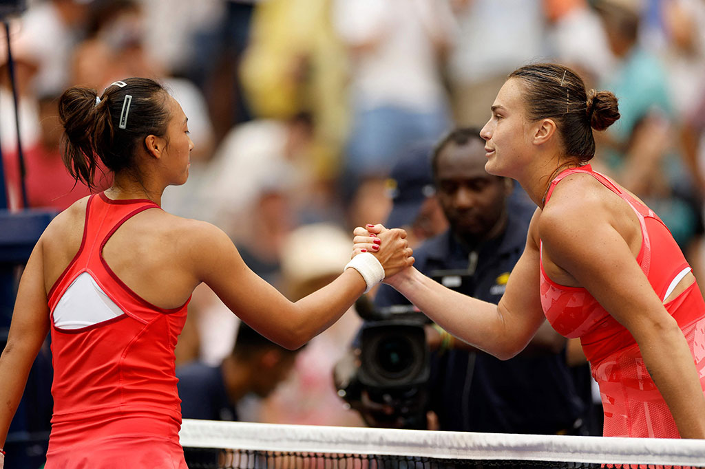 Sabalenka yang merupakan juara Australian Open itu semakin dekat dengan targetnya untuk merebut gelar Grand Slam keduanya usai mengalahkan Zheng di perempat final dua set langsung 6-1, 6-4 dalam waktu 1 jam 13 menit.