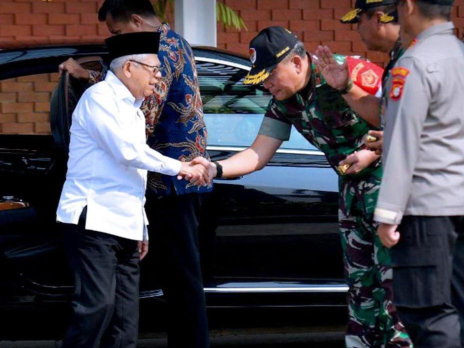 Wapres Ma’ruf Amin didampingi Ibu Wury Amin melakukan agenda kunjungan kerja ke Provinsi Aceh untuk menghadiri Pengukuhan Komite Daerah Ekonomi dan Keuangan Syariah (KDEKS) Provinsi Aceh, Kamis, 7 September 2023.