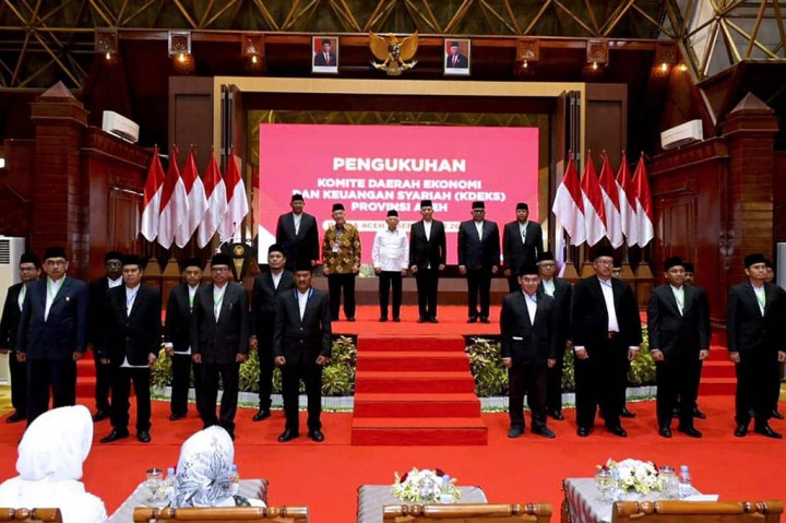 Hal tersebut disampaikan Wapres Ma'ruf Amin saat menghadiri Pengukuhan Komite Daerah Ekonomi dan Keuangan Syariah (KDEKS) Provinsi Aceh di Anjong Mon Mata Pendopo Gubernur Aceh, Jl. Japakeh, Peuniti, Kec. Baiturrahman, Kota Banda Aceh, Kamis, 7 September 2023.