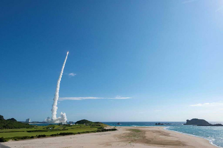 “Dengan menciptakan pendarat SLIM, manusia akan melakukan perubahan kualitatif untuk bisa mendarat di tempat yang kita inginkan dan bukan hanya di tempat yang mudah untuk mendarat,” kata pernyataan Badan Antariksa Jepang JAXA.