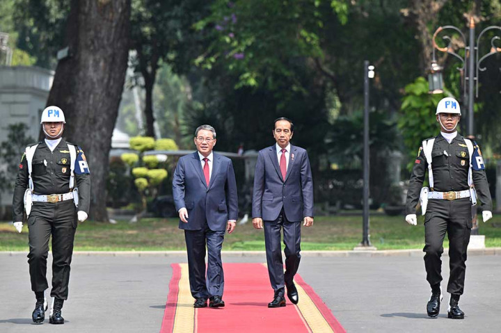 Kunjungan resmi PM Li Qiang ke Istana Kepresidenan Jakarta, menjadi penutup dari rangkaian pertemuan Presiden Jokowi dengan pimpinan negara pada KTT ke-43 ASEAN.