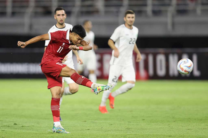 Indonesia akhirnya dapat unggul pada menit ke-19 melalui tendangan jarak jauh melambung Dendy Sulistyawan yang tidak bisa dibendung oleh kiper Turkmenistan Babayev Batyr.