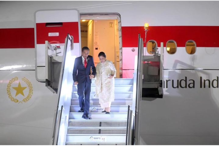 Presiden Joko Widodo (Jokowi) didampingi Ibu Negara Iriana Joko Widodo tiba di New Delhi India untuk menghadiri Konferensi Tingkat Tinggi (KTT) G20, Jumat, 8 September 2023.