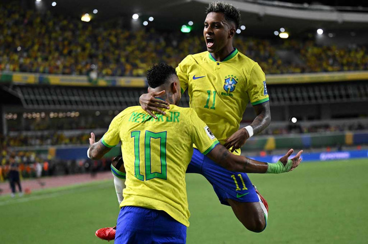 Brasil akhirnya mampu mencetak gol pada menit ke-24 lewat Rodrygo menyambut bola muntah hasil tendangan Raphinha untuk mengubah skor menjadi 1-0. Skor tersebut bertahan hingga babak pertama usai.