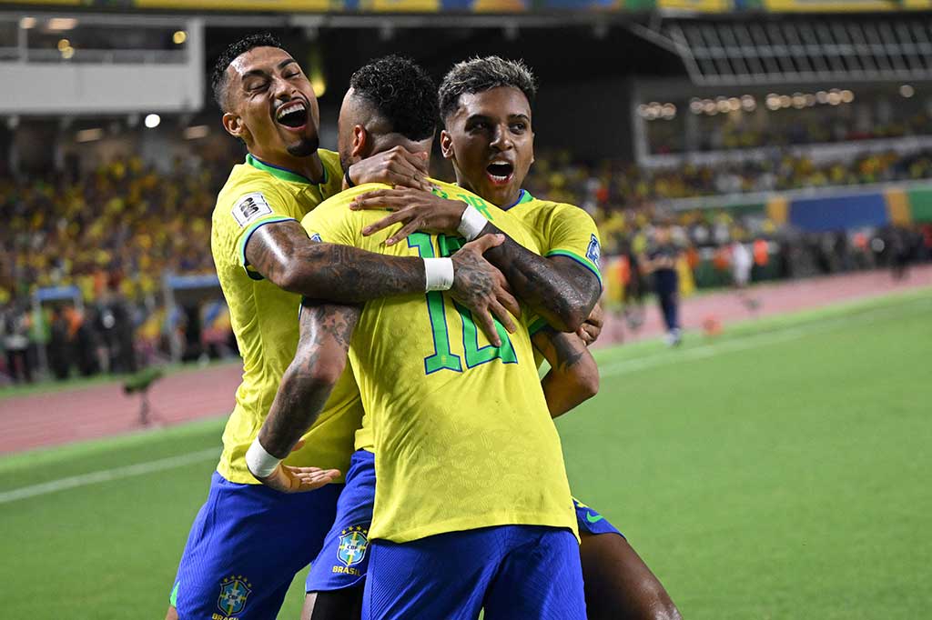 Unggul dua gol, Brasil semakin nyaman dalam bermain dan menambah keunggulan menjadi 3-0 berkat gol kedua Rodrygo memanfaatkan umpan Bruno Guimaraes pada menit ke-53.