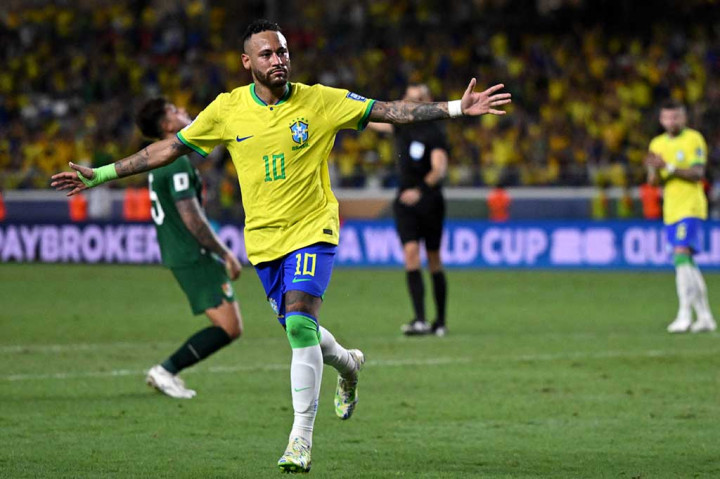 Neymar yang sebelumnya gagal mengeksekusi penalti turut ambil bagian mencatatkan nama di papan skor dengan membobol gawang Bolivia pada menit ke-61, sehingga skor berubah menjadi 4-0.