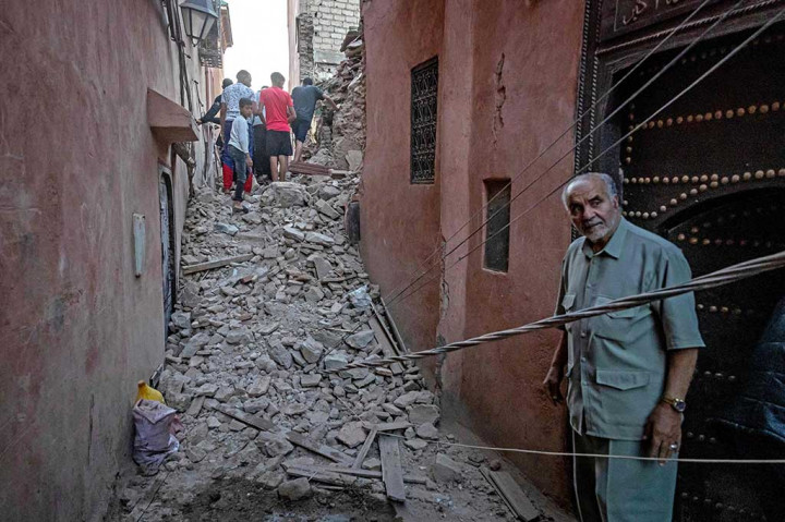 Menurut laporan Survei Geologi AS, gempa berkekuatan magnitudo 6,8 melanda daerah pegunungan yang terletak sekitar 72 kilometer (45 mil) barat daya hotspot wisata Marrakesh pada Jumat, 8 September 2023 pukul 23:11 (2211 GMT).