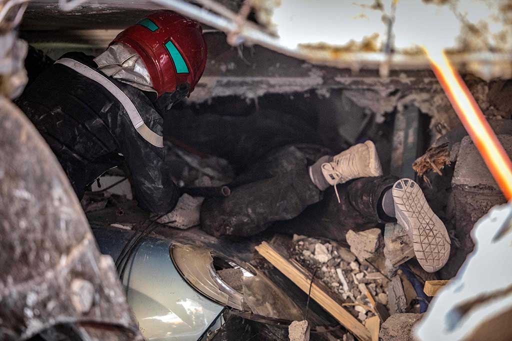 Dikutip dari laporan Anadolu, Survei Geologi Amerika Serikat (USGS) mencatat pusat gempa berada 75 kilometer sebelah tenggara Marrakesh pada kedalaman 18,5 km.