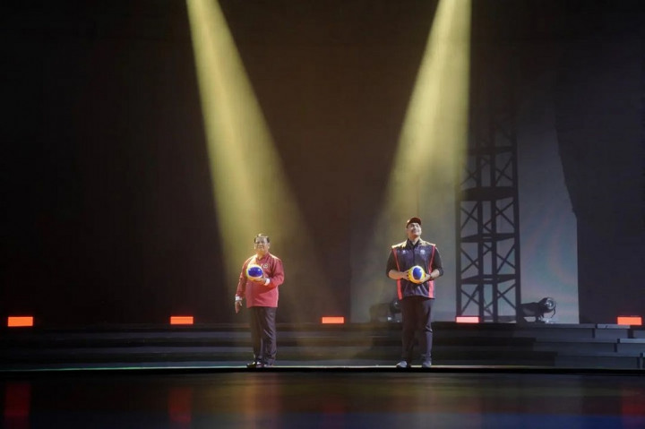 Menteri Pertahanan Prabowo Subianto mewakili Presiden Joko Widodo membuka dan memberikan arahan pada acara Puncak Hari Olah Raga Nasional (HAORNAS) XL Tahun 2023 di GOR Velodrome Rawamangun, Jakarta, Sabtu, 9 September 2023.