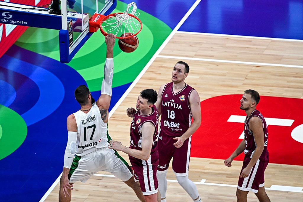 Latvia mencapai posisi lima dalam kompetisi Piala Dunia FIBA pertama yang diikutinya setelah bermain sebanyak delapan kali dan hanya menelan dua kekalahan, yakni sampai babak perempat final dan babak klasifikasi urutan kelima sampai tujuh
