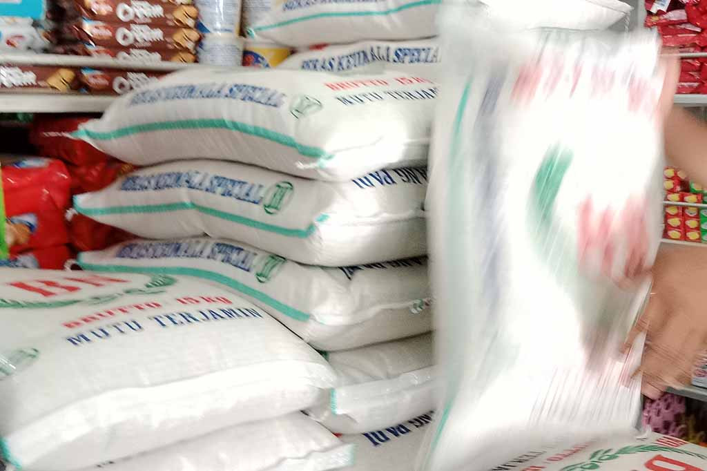 Oleh karena itu lah kenaikan harga beras cukup memberatkan warga di bumi berjulukan Serambi Mekkah tersebut. Apalagi ditengah kondisi ekonomi sangat sulit seperti sekarang ini.