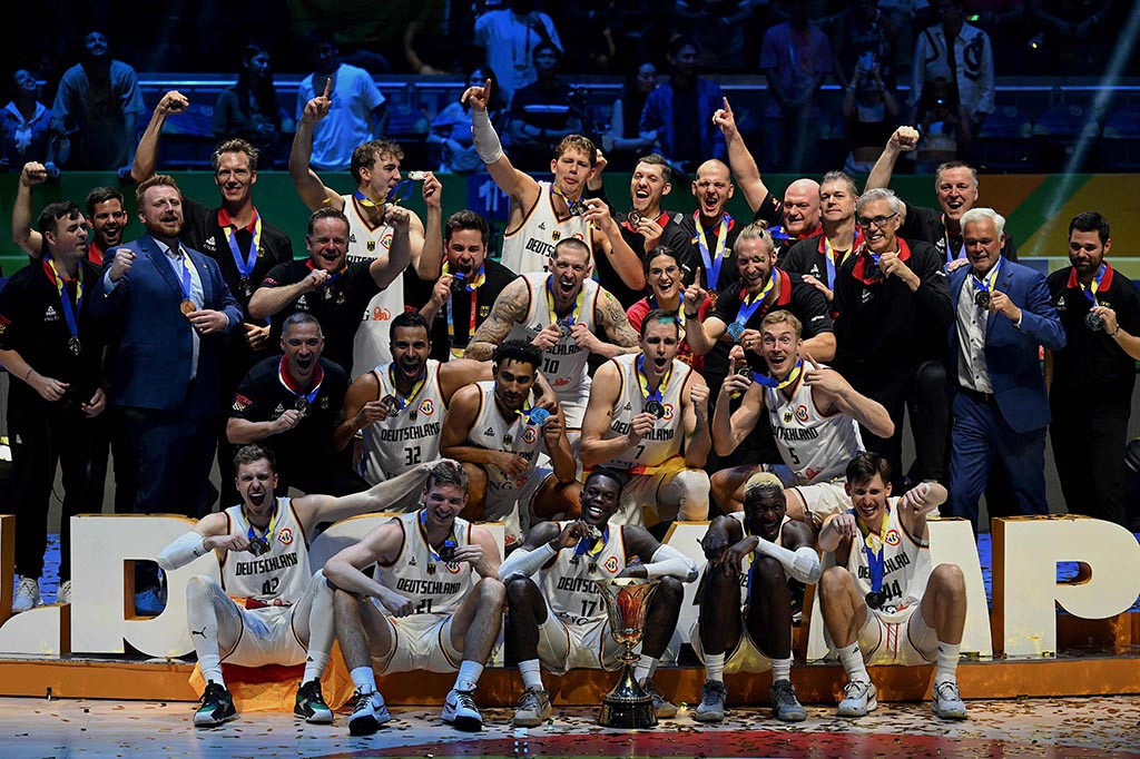 Jerman juga mengalahkan tim Amerika Serikat pada semifinal yang berlangsung dramatis.