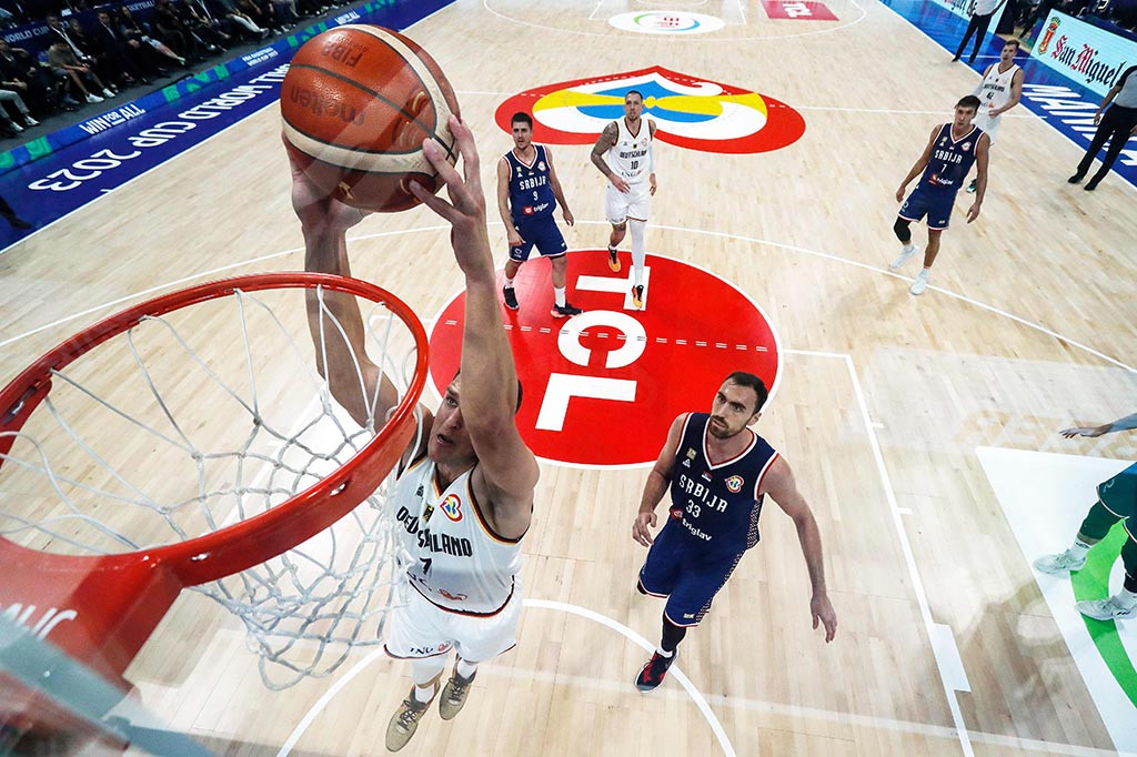 Jerman menundukkan Serbia dengan skor 83-77 pada final bola basket Piala Dunia FIBA 2023 di Manila, Filipina, pada Minggu, 10 September 2023 malam, untuk membawa mereka menjadi juara ajang prestisius tersebut.