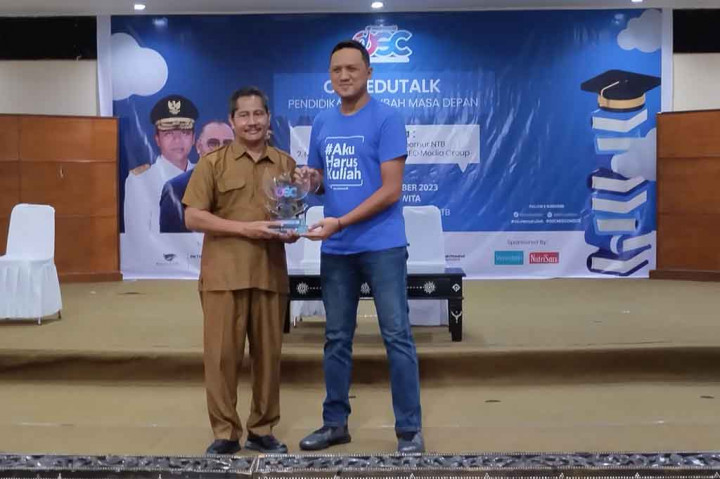 Dikatakan Amry, selama lima tahun belakangan sebanyak 5.600 orang telah diberikan beasiswa baik di dalam maupun di luar negeri.