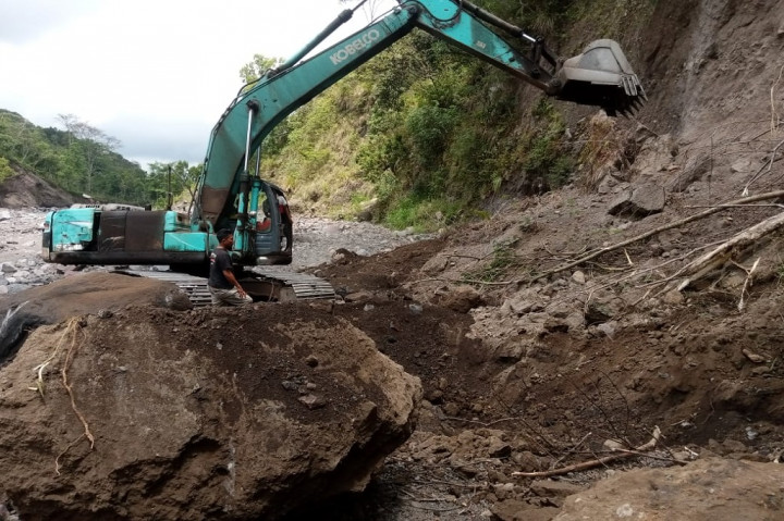 Ketiga korban meninggal tersebut, yaitu I Kadek Pasek, 37, dan I Kadek Berata, 44 yang meninggal di tempat kejadian, sedangkan Ketut Sueca, 34, meninggal setelah tiba di RSUD Karangasem. Sementara 2 korban selamat masing-masing I Kadek Berata, 34, serta I Kadek Suardika, 20 yang mengalami luka ringan.