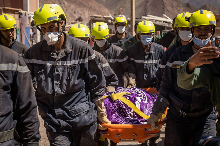 Pusat gempa pada Jumat, 8 September malam terjadi di Provinsi Al-Haouz di barat daya pusat wisata Marrakesh. Sebagian besar korban meninggal di Al-Haouz. Menurut angka resmi pada Senin malam, secara keseluruhan, sedikitnya 2.862 orang tewas dan lebih dari 2.500 orang terluka dalam tragedi tersebut.