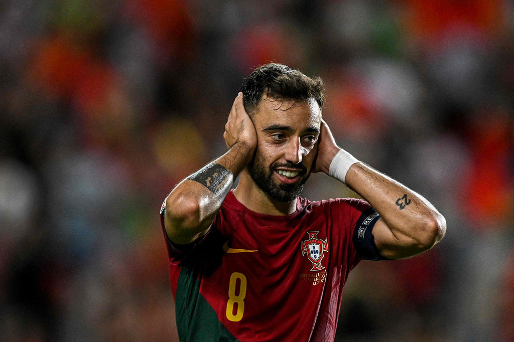 Bruno Fernandes turut mencatatkan namanya di papan skor setelah mencetak gol ke-8 Portugal pada menit ke-83 setelah memanfaatkan umpan dari Otavio.