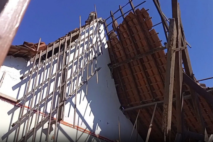 Empat atap ruangan yang ambruk terdiri dari kelas 4, kelas 5, kelas 6, serta ruang guru.