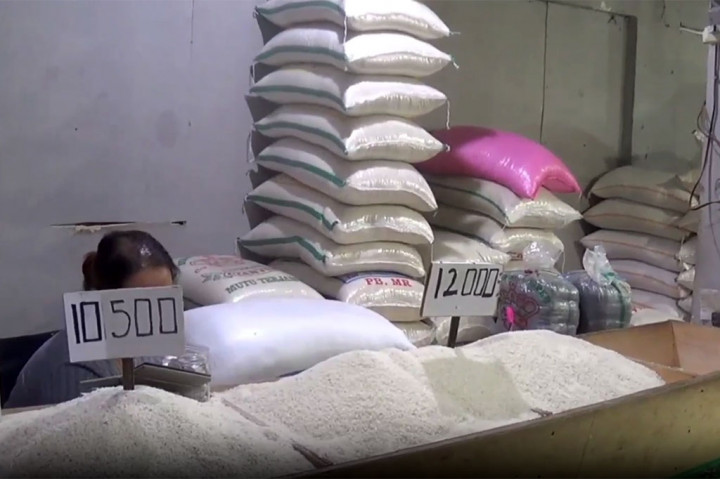 Seperti harga beras curah dari harga sebelumnya 10 ribu rupiah kini menjadi Rp13 ribu perkilogramnya. Beras medium dari Rp13 ribu kini menjadi Rp14 ribu perkilogramnya. Sementara untuk beras kualitas premium dari Rp13 ribu kini menjadi Rp16 ribu rupiah perkilogramnya.