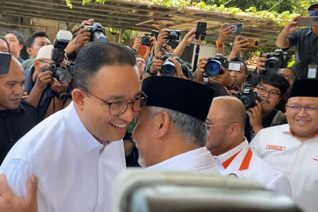 Anies dan Cak Imin disambut langsung oleh Presiden PKS Ahmad Syaiku, Sekjen PKS Habib Aboe Bakar Al-Habsyi, dan jajaran pengurus partai. 
