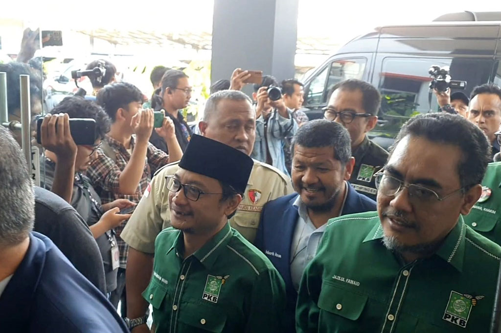 Sementara itu dari PKB hadir Waketum PKB Jazilul Fawaid, Sekjen Hasanuddin Wajid, Ketua DPP Lukmanul Hakim, dan beberapa jajaran pengurus lainnya.