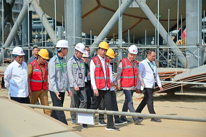 Presiden Joko Widodo mengatakan pembangunan proyek pabrik petrokimia di Cilegon, Banten, akan menjadi substitusi impor petrokimia. 