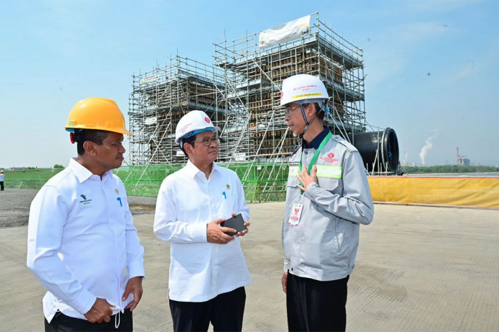 Presiden menyampaikan hasil produksi petrokimia di pabrik tersebut menjadi substitusi dari barang-barang impor petrokimia yang selama ini dilakukan. Menurut laporan yang diterima Jokowi, pembangunan pabrik akan selesai Maret 2025 dan sudah akan pengujian. Limbah hasil pabrik petrokimia itu, kata Jokowi, sebagian akan dipakai untuk pembangkit listrik.