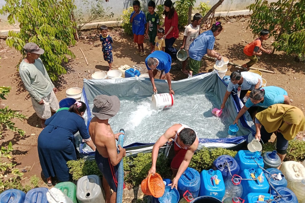 Jumlah warga yang mengalami krisis air bersih mencapai 37.303 jiwa atau 12.085 keluarga. Mereka tersebar di 34 desa di 16 kcamatan.