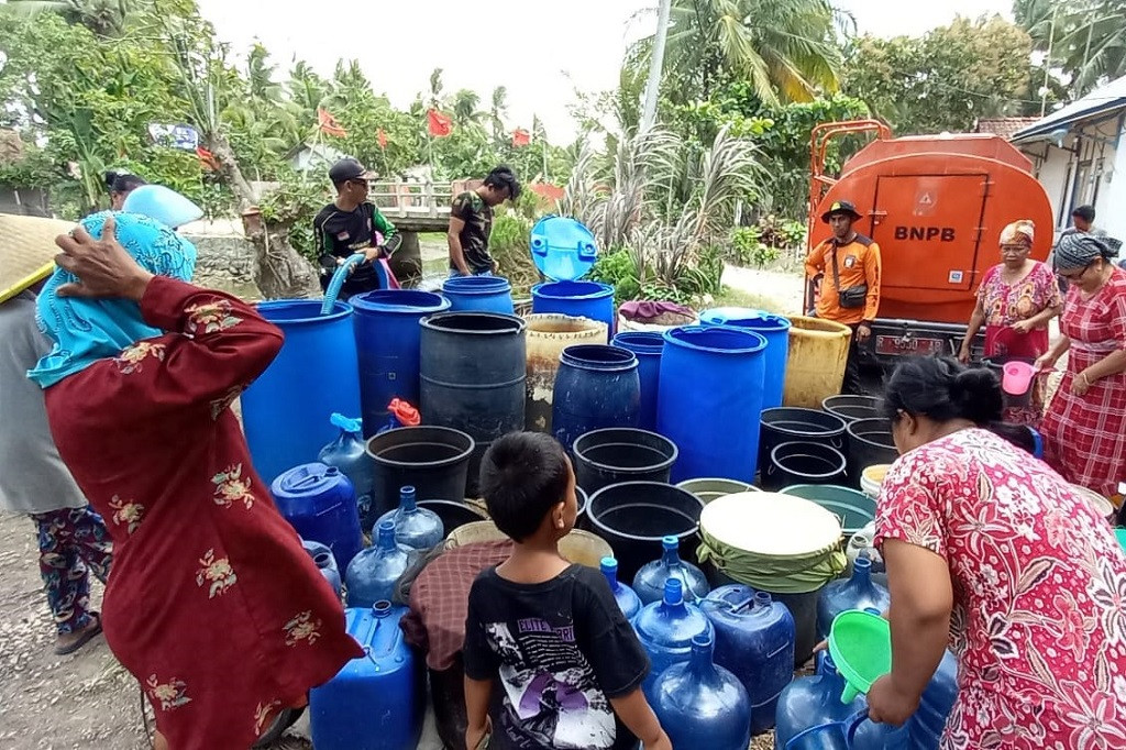 Krisis air bersih makin meluas seiring dengan kian panjangnya musim kemarau di Cilacap, Jawa Tengah.