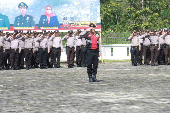 Dalam rangka pengamanan Pemilihan Pangulu Nagori (Pilpanag) atau kepala desa di 77 nagori (desa), Pemerintah Kabupaten (Pemkab) Simalungun menggelar apel pasukan di halaman Kantor Bupati Simalungun, Pamatang Raya, Sumatra Utara, Selasa, 12 September 2023.